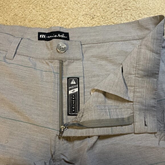 Travis Mathew Golf Shorts Mens 36 Gray Pineapple AOP Striped Beach Summer Preppy - Picture 3 of 9